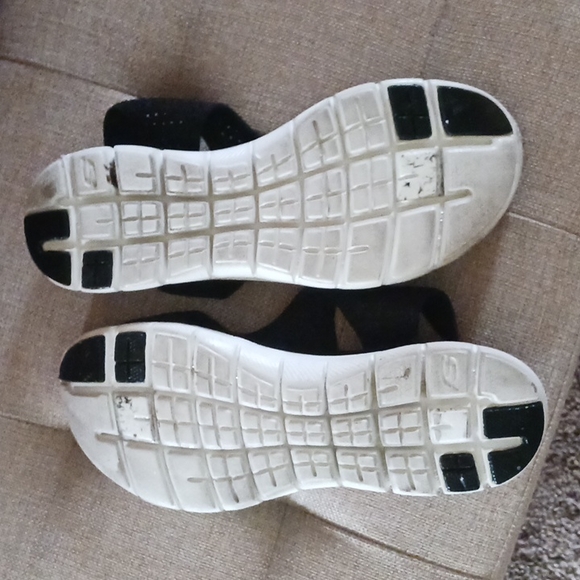 Skechers sandals - Picture 3 of 5